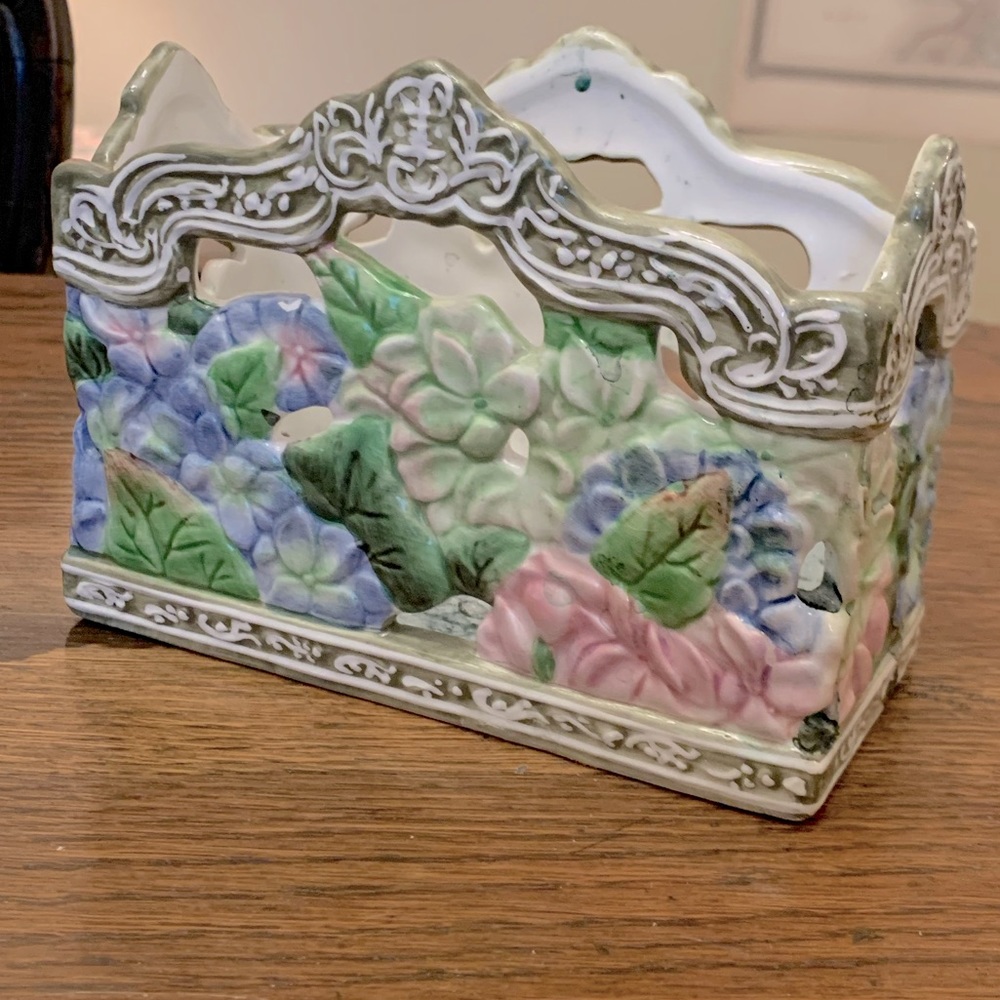 Beautiful Lady Jayne Hydrangea Floral Ceramic Napkin Holder